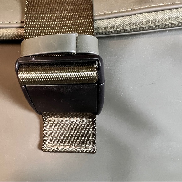 BASIL SoHo bicycle backpack NORDLICHT. 17 Liters in moss green. Backpack/Pannier - Picture 6 of 9